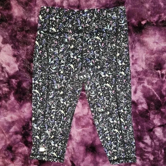 Victoria's Secret VSX Sport Knockout Paint Splatter Capri Size Medium - Picture 3 of 3